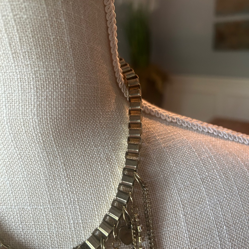 Elegant Gold Fringe Necklace - Picture 3 of 6